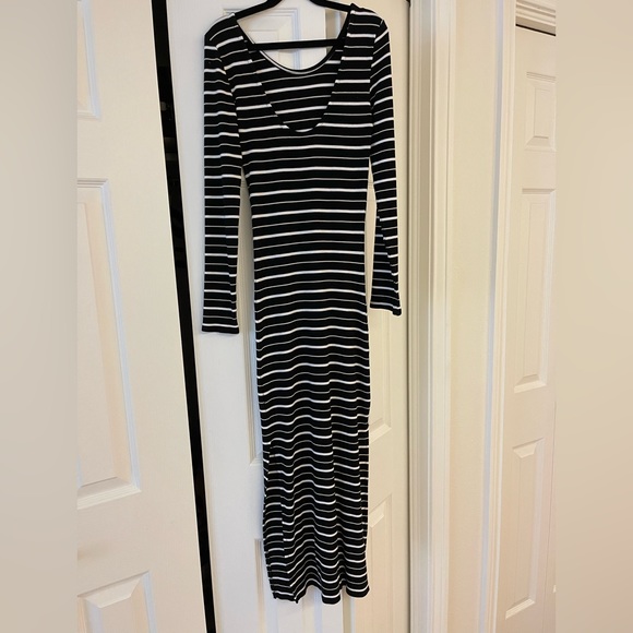 Amuse Society 🖤🤍🖤 Camille Dress from Revolve XS - Picture 4 of 5